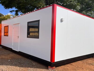 Park home office solution by East Rand Containers for flexible workspace needs.